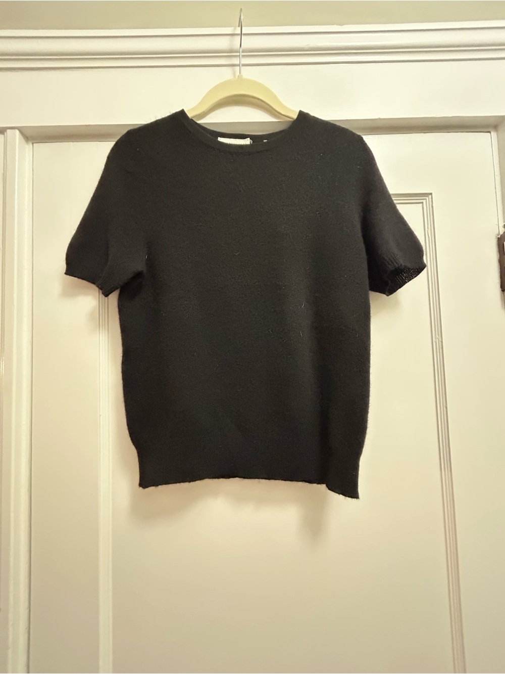 White & Warren Black Cashmere Short Sleeve Sweater . Size Medium
